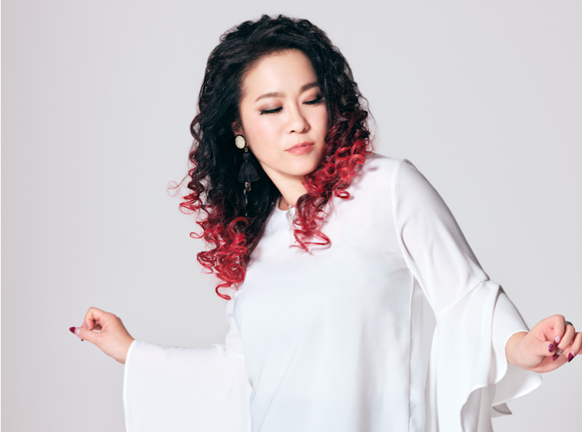 ZOOCO 本場の音を聴かせるノーボーダーなシンガーソングライター